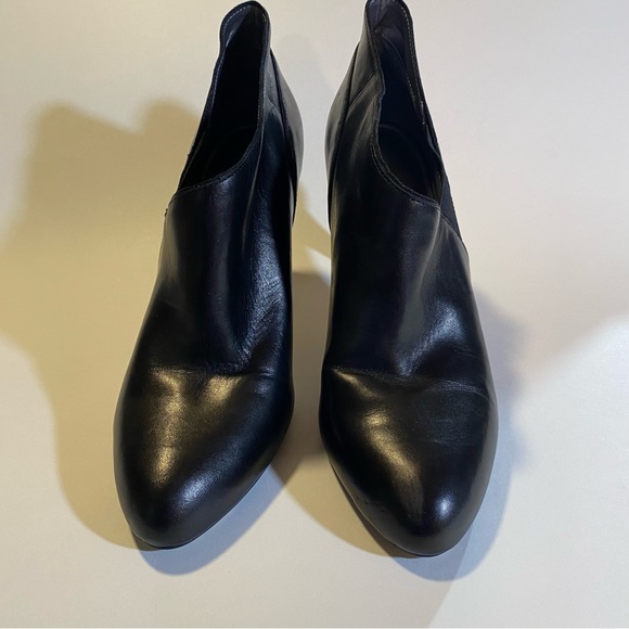 Adrienne Vittadini SZ 9M pull on booties leather GUC has spandex inset sexy! - Picture 2 of 9